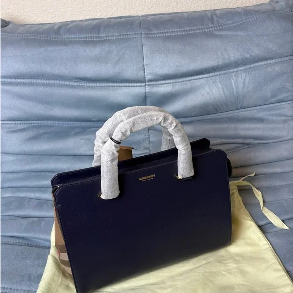 Burberry Banwell Tote navy Leather Shoulder Bag New